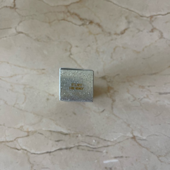 MAC Mariah Carey Lipglass - it’s just like honey - Picture 9 of 12